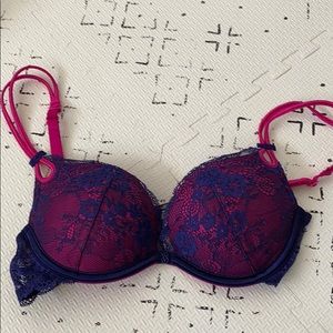 32B VS push up bra